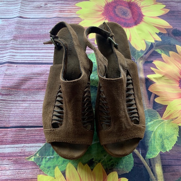 EUC O’Neill Wedges 7 - Picture 3 of 7